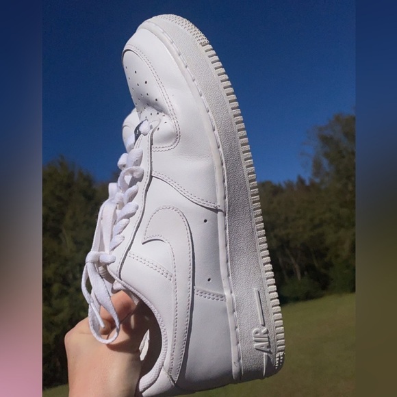 Nike Air Force 1 Size 9 All White Has minimal wear shown needs good cleaning - Picture 14 of 16